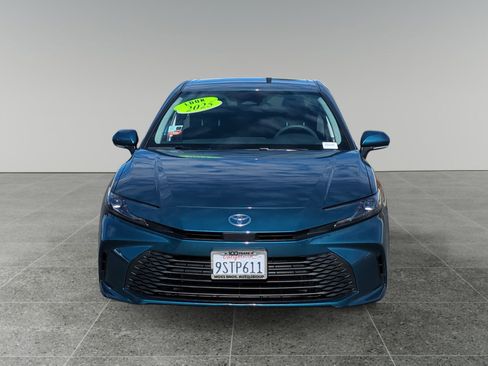 Used 2025 Toyota Camry LE image 8