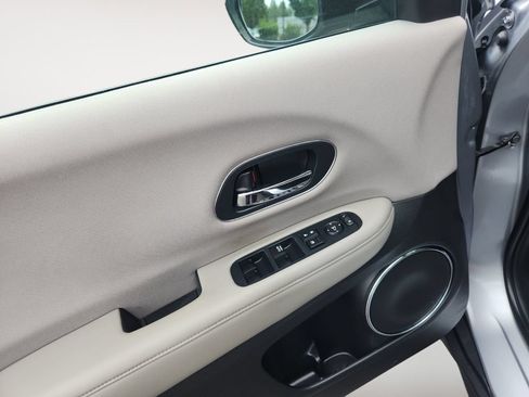 Used 2017 Honda HR-V EX image 10