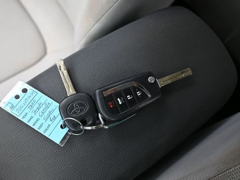 Used 2020 Toyota Corolla LE image 18