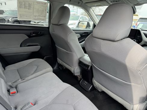 Used 2023 Toyota Highlander L image 34