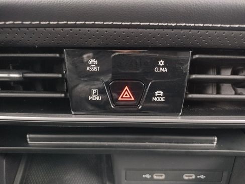 Used 2024 Volkswagen Atlas SE image 29