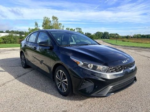 Certified 2023 Kia Forte LXS w/ LXS Technology Package FWD image 7