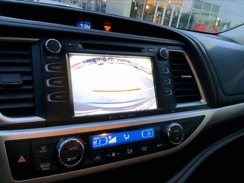 Used 2019 Toyota Highlander Plus image 27