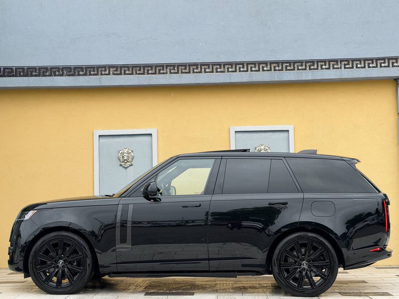 Used 2025 Land Rover Range Rover SE AWD/4WD image 10