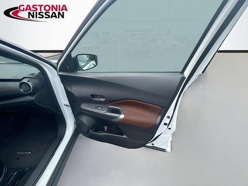 Used 2024 Nissan Kicks SR FWD image 38