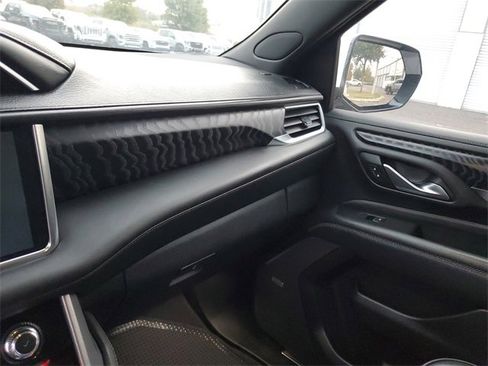 Used 2022 GMC Yukon XL Denali image 25