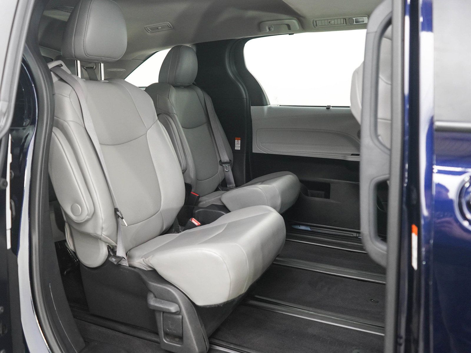 Used 2025 Toyota Sienna XLE w/ XLE Plus Package AWD/4WD image 12