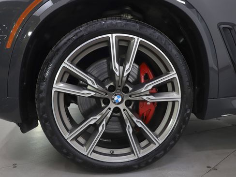 Used 2022 BMW X5 M50i image 34