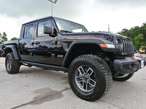 Used 2026 Jeep Gladiator Mojave AWD/4WD image 4