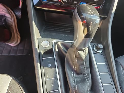 Used 2025 Volkswagen Jetta SE FWD image 20