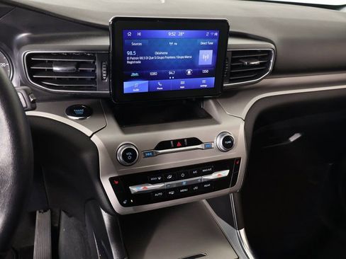 Used 2022 Ford Explorer XLT w/ Equipment Group 202A image 5