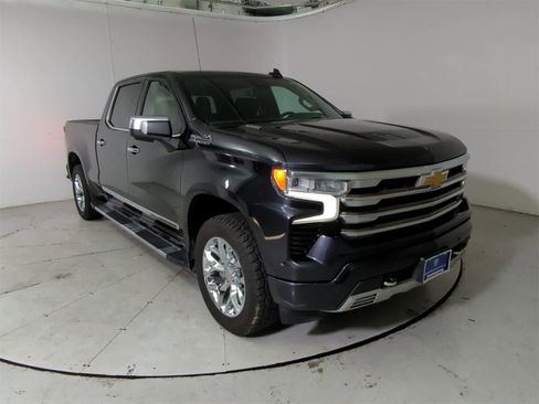 Used 2022 Chevrolet Silverado 1500 High Country w/ Technology Package image 8