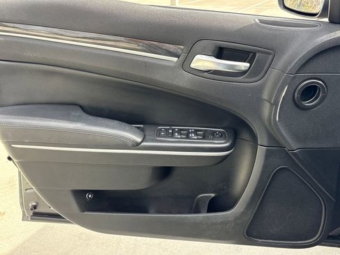 Used 2019 Chrysler 300 Touring L w/ Quick Order Package 22F image 15