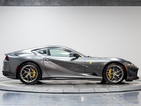 Used 2020 Ferrari 812 Superfast RWD image 17