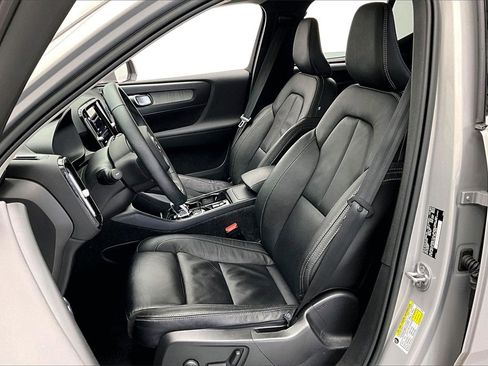 Used 2023 Volvo XC40 B5 Ultimate w/ Climate Package image 26