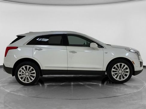 Used 2019 Cadillac XT5 Platinum image 2