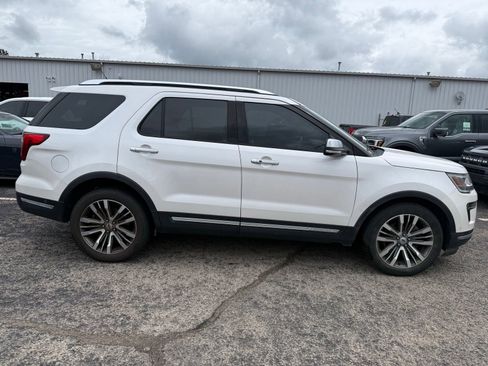 Used 2018 Ford Explorer Platinum AWD/4WD image 8