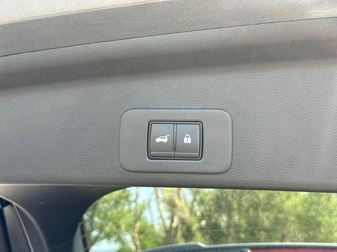 Used 2025 Nissan Murano SV AWD/4WD image 12