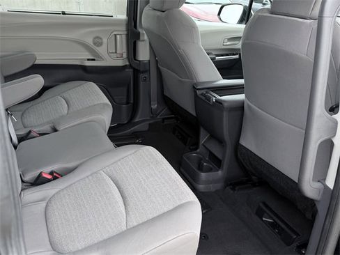 Certified 2024 Toyota Sienna LE image 15