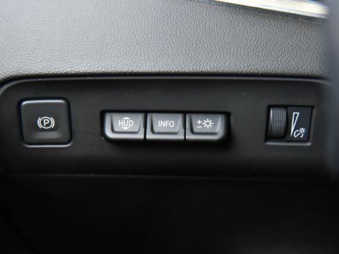 Used 2024 Buick Enclave Premium image 36