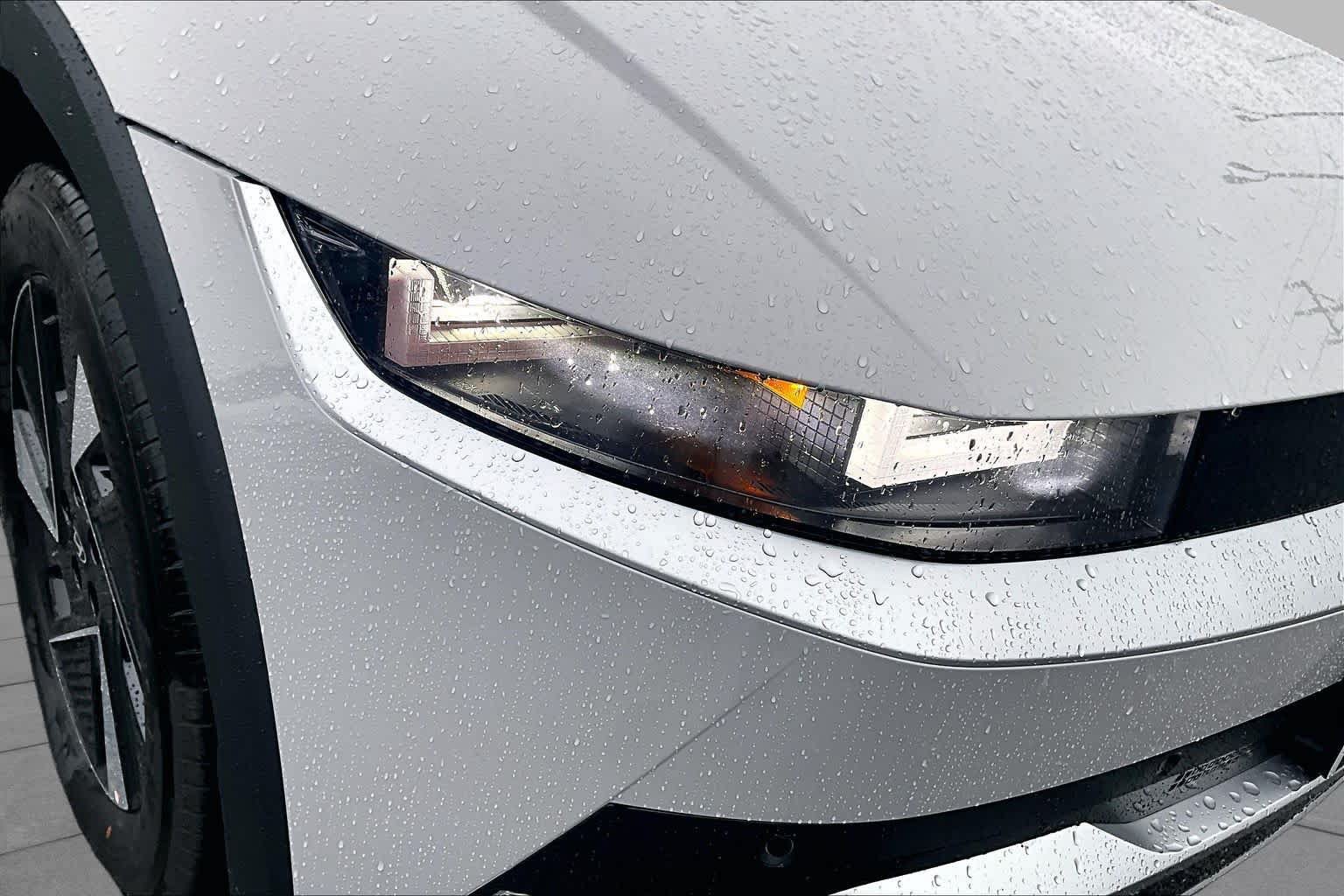 New 2027 Hyundai Ioniq 5 SE AWD/4WD image 18