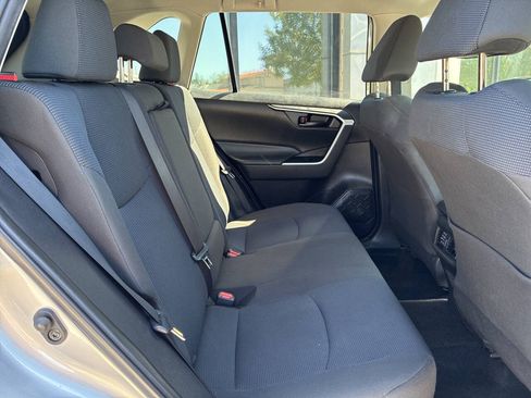 Used 2022 Toyota RAV4 LE AWD/4WD image 12