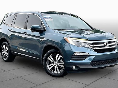 Used 2017 Honda Pilot EX image 3