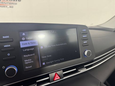 Used 2025 Hyundai Elantra SE FWD image 22