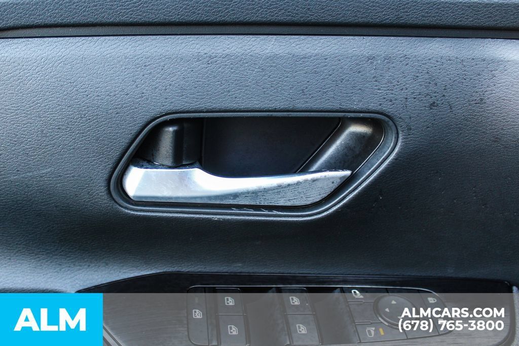 Used 2025 Nissan Kicks SV FWD image 32