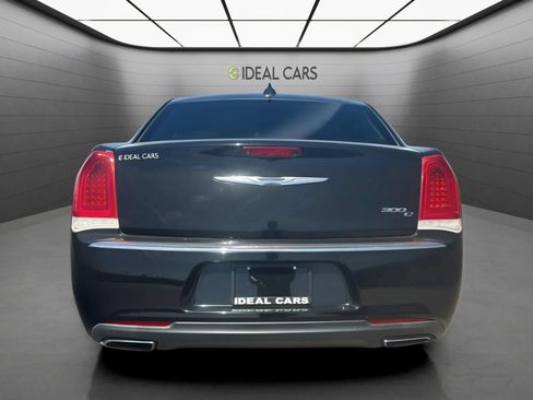 Used 2016 Chrysler 300 C RWD image 6