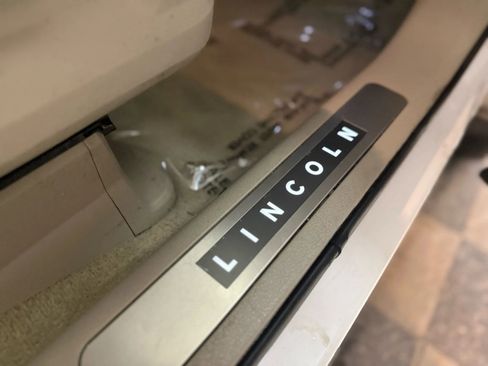 Used 2014 Lincoln MKX Sport Utility 4D w/ Equipment Group 102A image 20