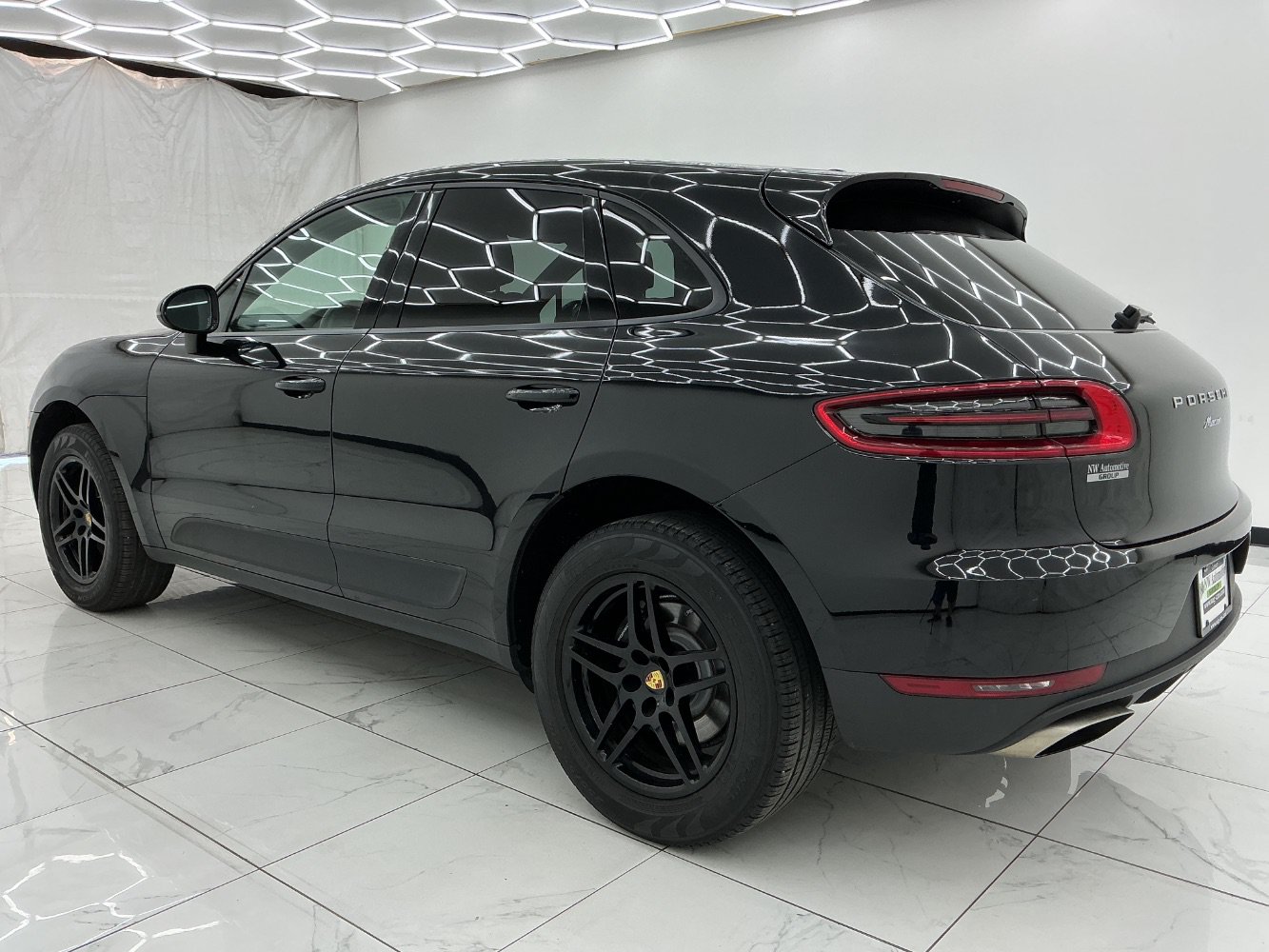 Used 2018 Porsche Macan AWD/4WD image 12