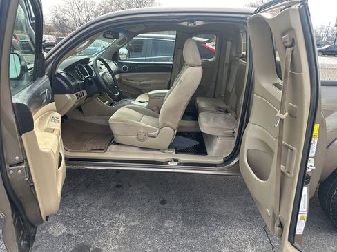 Used 2011 Toyota Tacoma PreRunner w/ SR5 Pkg #2 image 7