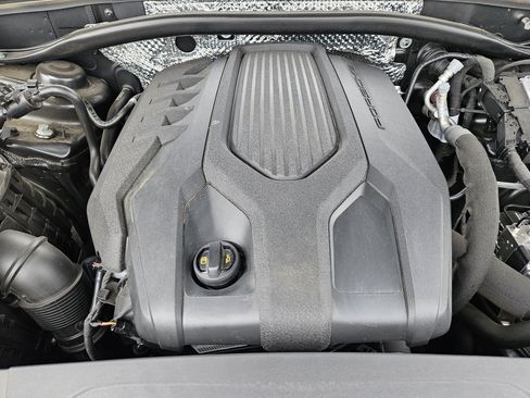 Certified 2026 Porsche Macan AWD/4WD image 30