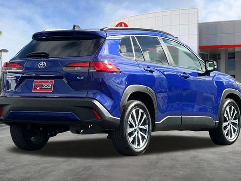 Certified 2025 Toyota Corolla Cross XLE FWD image 5