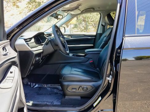 Used 2023 Jeep Grand Cherokee Limited w/ Black Appearance Package RWD image 15