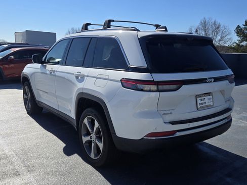 Used 2023 Jeep Grand Cherokee Limited w/ Luxury Tech Group II image 4