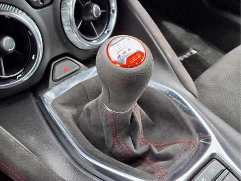 Used 2019 Chevrolet Camaro ZL1 RWD image 16