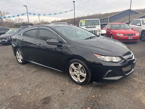 Used 2017 Chevrolet Volt LT w/ Comfort Package image 2