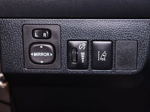 Used 2018 Toyota RAV4 LE w/ Carpet Mat Package AWD/4WD image 24