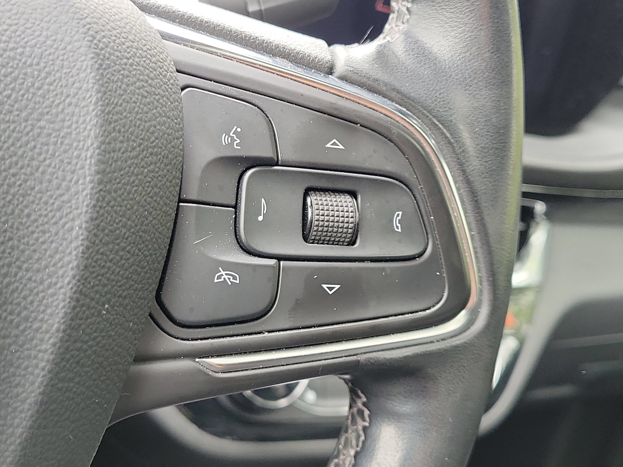 Used 2024 Buick Envista Sport Touring w/ Convenience I Package FWD image 11