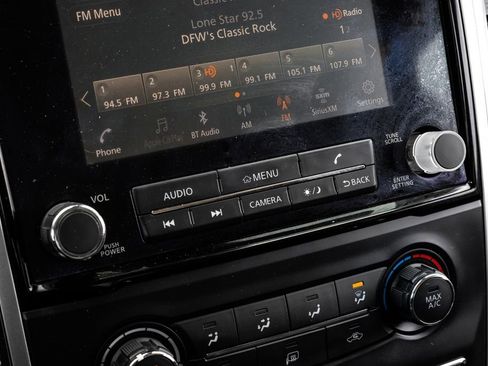 Used 2021 Nissan Titan SV image 21