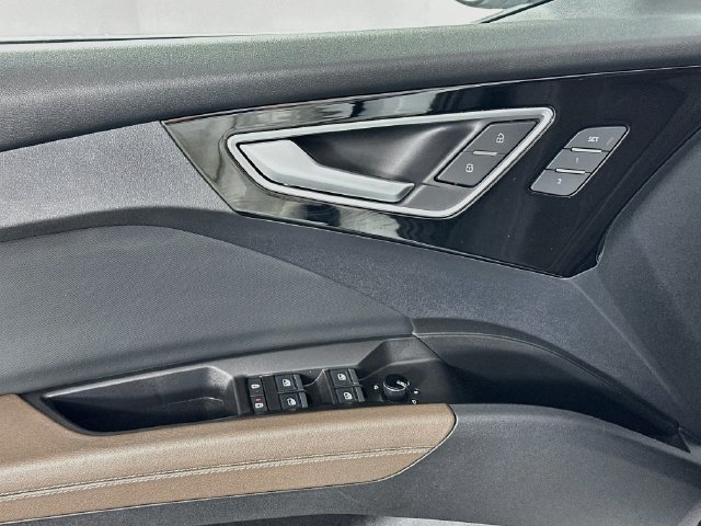Used 2024 Audi Q4 e-tron Premium Plus w/ Premium Plus AWD/4WD image 25