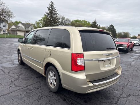 Used 2011 Chrysler Town & Country Touring FWD image 8