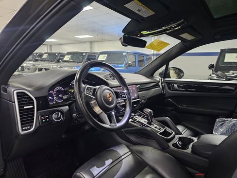 Used 2019 Porsche Cayenne E-Hybrid image 5