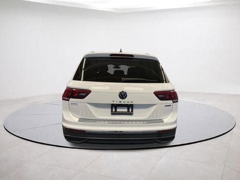 Used 2024 Volkswagen Tiguan SE image 5