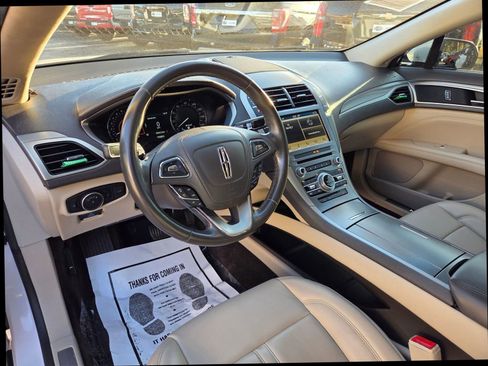 Used 2018 Lincoln MKZ Premiere image 11
