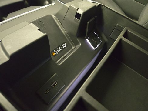 Certified 2025 Chevrolet Silverado 3500 LT image 29