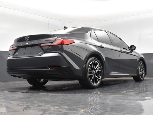 Used 2025 Toyota Camry XLE AWD/4WD image 21