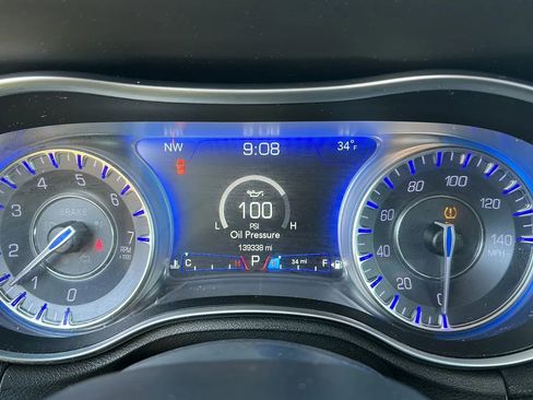 Used 2017 Chrysler 300 Limited image 31